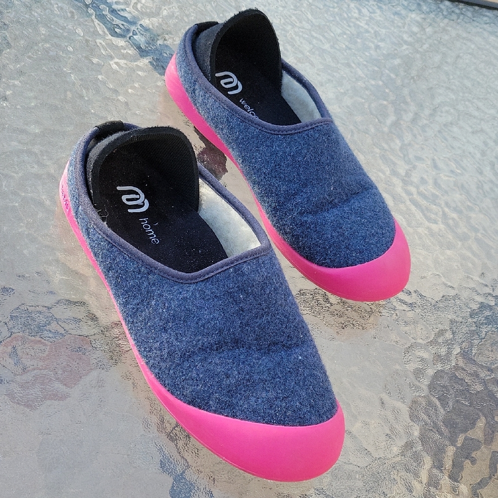 mahabis women's navy wool slip-on with pink rubber toe